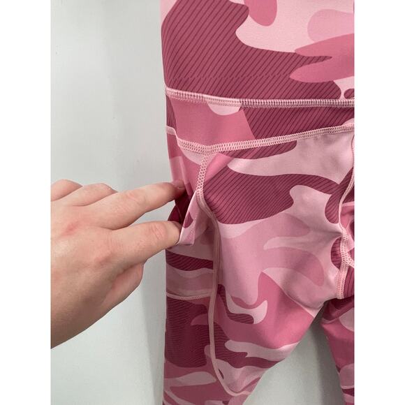 Zyia Active Pink Camo Light & Tight Pocket Capri Leggings Size 4 - Picture 7 of 8